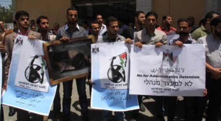 GAZA JOURNALISTS STAND IN SOLIDARITY WITH  HUNGER STRIKE DETAINEES