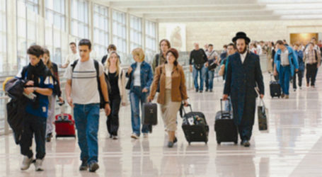 TOURISTS LEAVE ISRAEL BECAUSE OF WAR