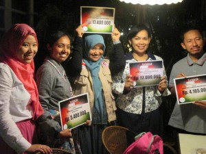 INDONESIAN COMMUNITIES  HOLD CLOTHES AUCTION FOR GAZA