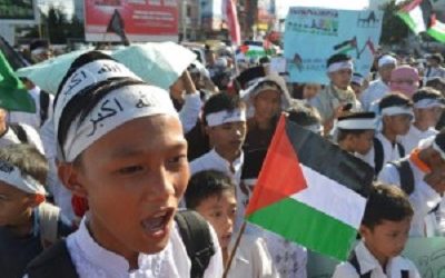 THOUSANDS INDONESIAN STUDENTS HOLD FUND RAISING FOR GAZA