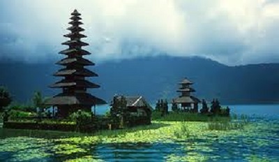 BALI`S 3.5 MILLION-TOURIST TARGET REASONABLE: OBSERVER