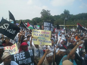 THOUSANDS OF INDONESIAN MUSLIMS STAND FOR PALESTINE