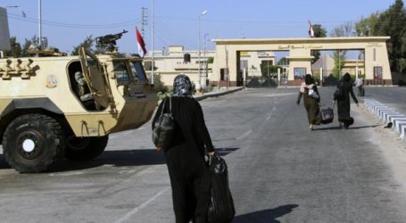 EGYPT ALLOWS OMANI DELEGATION TO ENTER GAZA FOR HALF AN HOUR
