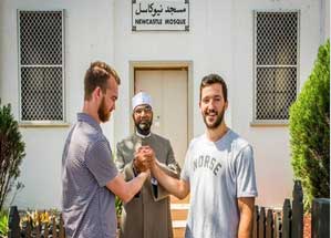 AUSSIE MUSLIM THANK ANTI-BIGOTRY SKATERS