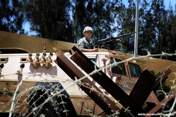 egyptian-soldier-at-rafah-crossing-in-armoured-vehicle