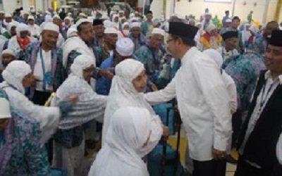 INDONESIA RELEASES FIRST RETURN   OF INDONESIAN PILGRIMS