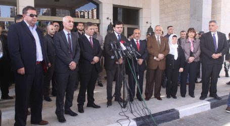 PALESTINIAN UNITY GOVERNMENT MINISTERS ON GAZA VISIT