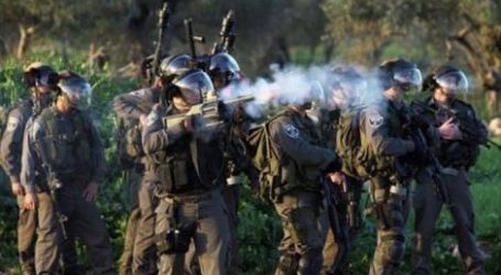 ISRAELI TROOPS KILL TWO PALESTINIANS, INJURE 22 OTHERS