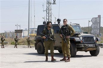 ISRAEL SETS UP IRON GATES AT CONTAINER CHECKPOINT