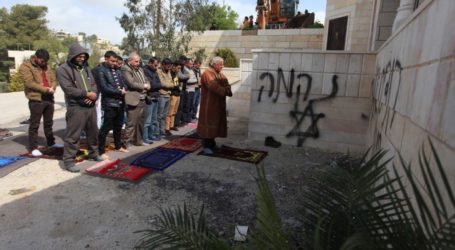 JEWISH SETTLERS TORCH MOSQUE IN WEST BANK