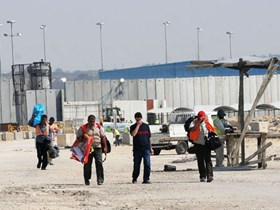 IOF ARRESTS GAZAN MAN AT BEIT HANOUN CROSSING