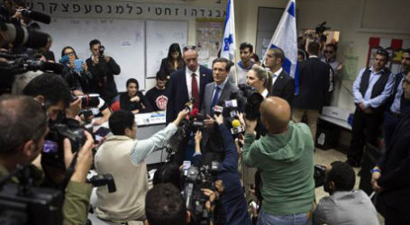 ISRAELIS VOTE IN TIGHT RACE AFTER LAST-DITCH NETANYAHU PLEA
