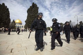 FIVE PALESTIAN WOMEN CAPTURED BY ISRAELI COPS AT AQSA MOSQUE