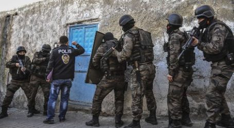TURKEY ARRESTS 19 FOREIGNERS HEADING TO SYRIA