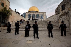 ISRAELI AUTHORITIES BAN 5 PALESTINIANS FROM AQSA MOSQUE