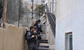 ISRAELI POLICE SURROUND A PALESTINIAN HOME IN SILWAN