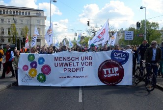 AUSTRIA : THOUSANDS PROTEST EU-US FREE TRADE DEAL TALKS