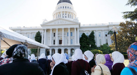 CALIFORNIA MUSLIMS MEET STATE LEGISLATORS