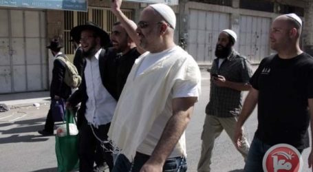 SETTLERS ATTACK PALESTINIAN WOMAN AND HER CHILDREN IN HEBRON