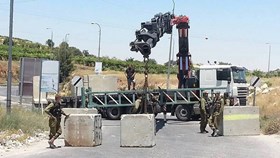 ISRAELI CHECKPOINTS ERECTED IN AL-KHALIL