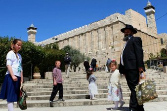 Israeli Settlers Bulldozes Historic Neighborhood Near A-Ibrahimi Mosque