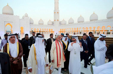 UAE WELCOMES MODI, TO BUILD FIRST HINDU TEMPLE