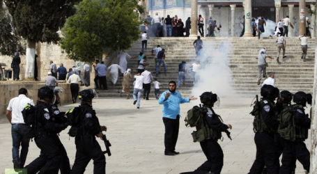 Palestinians Clash with Israeli Police, Settlers in Jerusalem