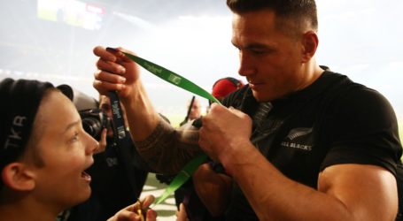 NZ MUSLIM PLAYER GIVES WORLD MEDAL TO FAN