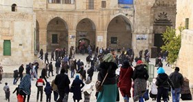 THOUSANDS OF PALESTINIANS PERFORM FRIDAY PRAYERS IN AQSA MOSQUE