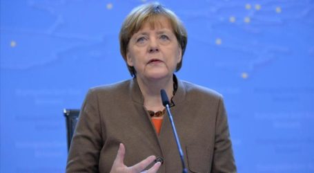 GERMAN CHANCELLOR URGES SOLIDARITY WITH REFUGEES