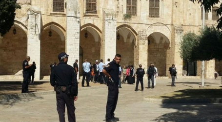 Israeli Fanatics Storm Al-Aqsa, Police Cracks Down On Muslims