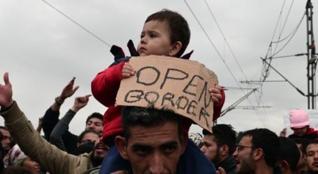 Tear Gas Fired As Refugees Try To Force Greek Border Fence