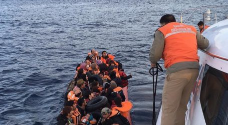 Coast Guards Rescue 126 Refugees off Western Turkey