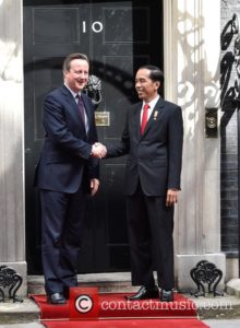 British PM Cameron shakes hands with President Joko Widodo in front of office, 10 Downing Street, Loncon