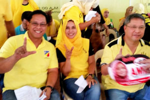 Leni Robredo wears hijab in a rally as reognition of the uniqueness of Moro customs and traditions.