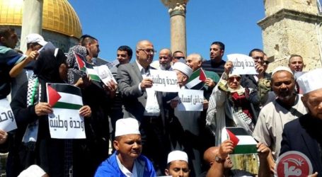 Palestinians Demand National Unity at Aqsa Sit-in