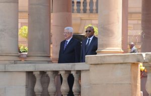 Palestinian-leader-Mahmoud-Abbas-L-met-South-African-President-Jacob-Zuma-to-strengthen-socio-economic-relations..jpg