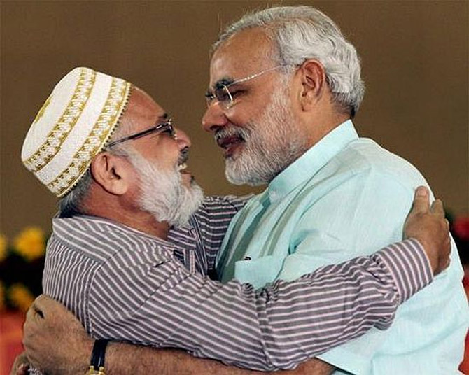 Narendra Modi (R) hugs Sirajudin Qureshi during a visit to the Islamic Centra in New Delhi.