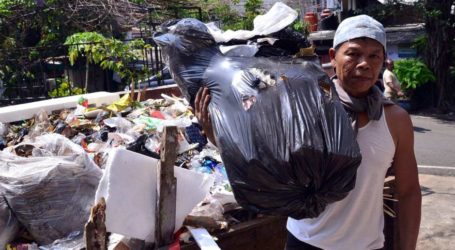 ‘I’d Rather Pick Trash Than Be Corrupt’: Indonesian Police Reward Honesty