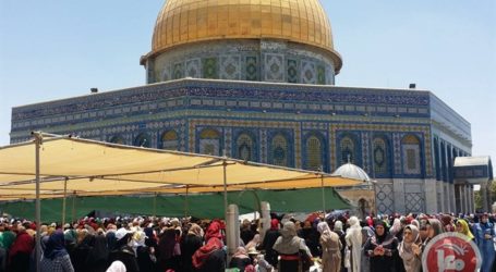 250 Palestinians Travel from Gaza to Al-Aqsa Mosque for Friday prayers