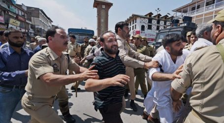 Indian Forces Arrest More Than 1,000 Protesters in Kashmir