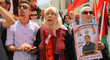 Palestinians Rally in Support of Hunger Striker