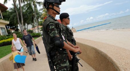 Explosions Leave 1 Dead, 22 Injured at Thai Resort Town