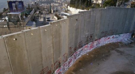 Israel to Build Wall around Gaza Strip: Press Report