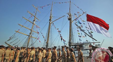 Dewaruci Tall Ship Carries ASEAN Cadets