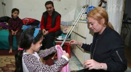 Lindsay Lohan Visits Syrian Refugees in Istanbul