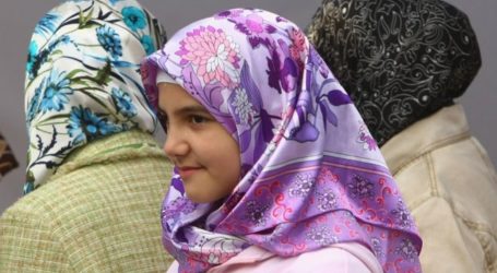 Berlin to Allow Muslim Teachers to Wear Hijab