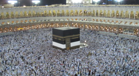 Nearly 1.5 Million Pilgrims Attend Friday Prayers and Begin to Perform Hajj