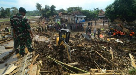 Indonesian Government Provides Aid to Victims of Landslides, Flash Floods