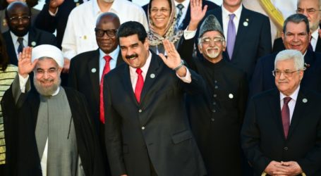 Abbas Meets with Venezuelan President in Caracas